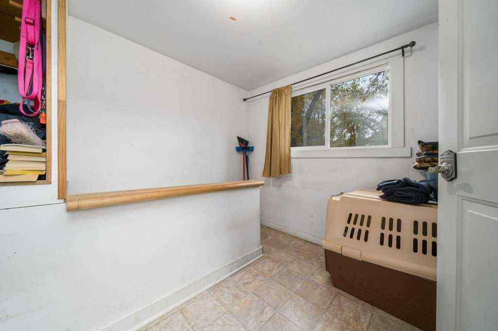 MLS® A2265353 - 619 Industrial Avenue SE in River Flats Medicine Hat, Residential