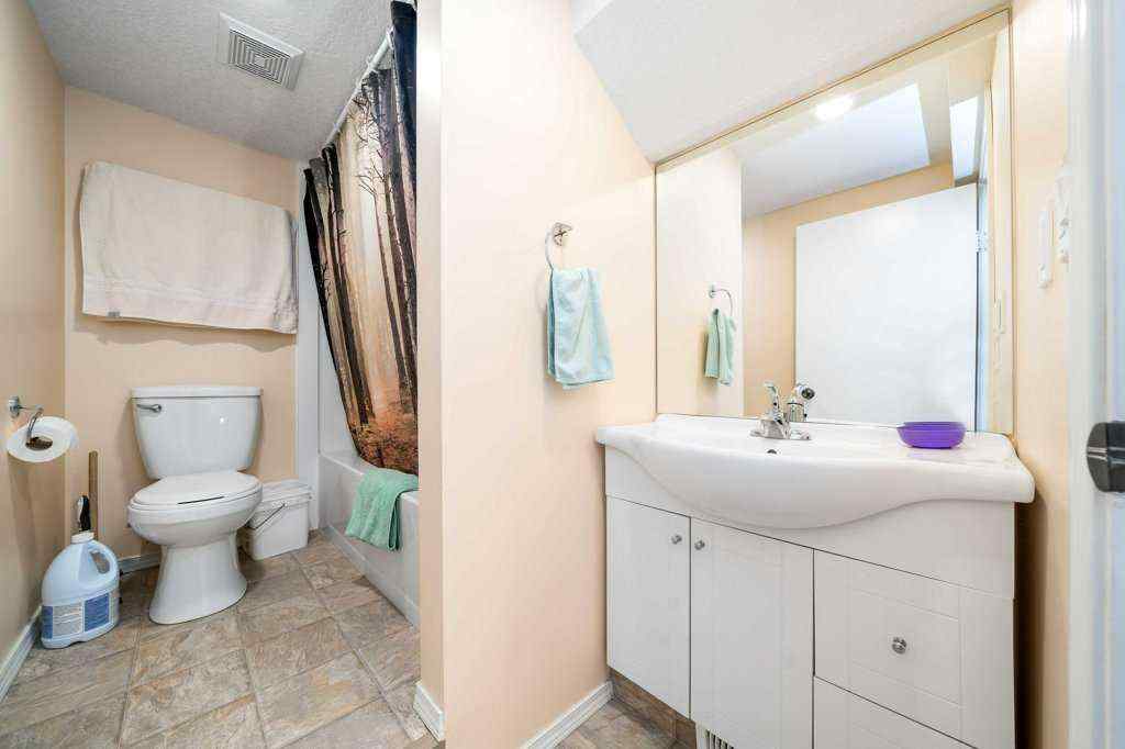 MLS® A2265353 - 619 Industrial Avenue SE in River Flats Medicine Hat, Residential