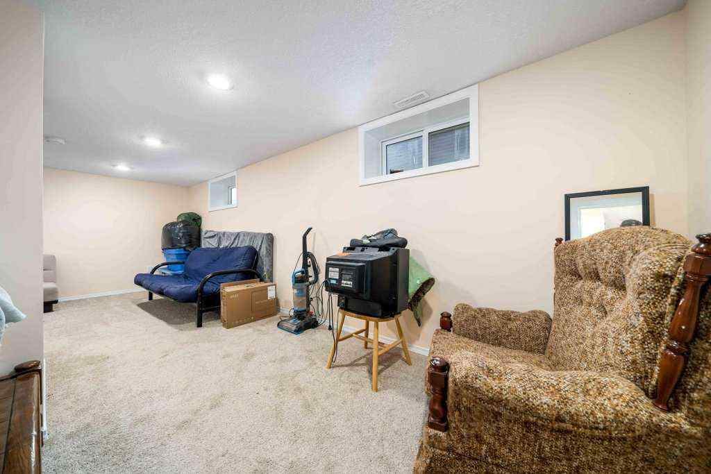 MLS® A2265353 - 619 Industrial Avenue SE in River Flats Medicine Hat, Residential