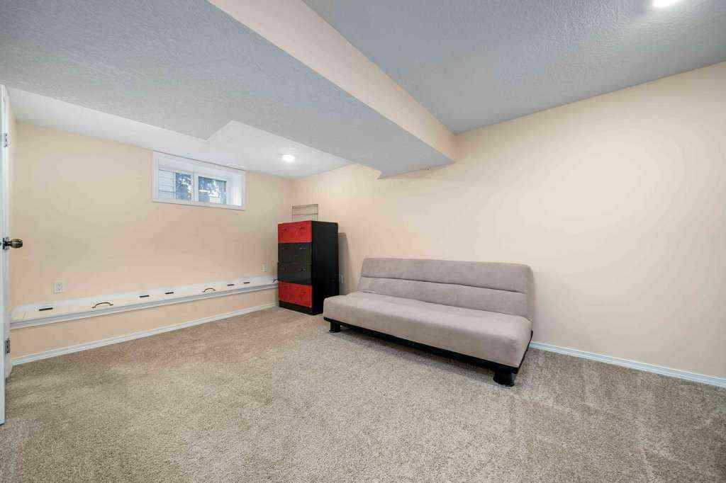 MLS® A2265353 - 619 Industrial Avenue SE in River Flats Medicine Hat, Residential