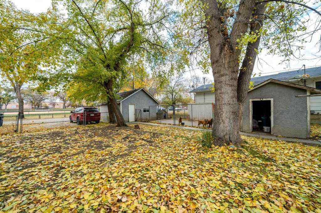 MLS® A2265353 - 619 Industrial Avenue SE in River Flats Medicine Hat, Residential