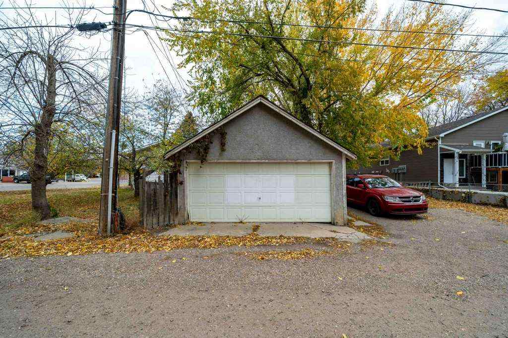 MLS® A2265353 - 619 Industrial Avenue SE in River Flats Medicine Hat, Residential