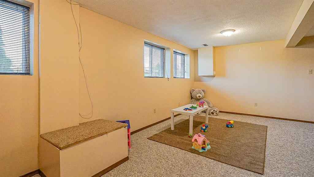 MLS® A2265361 - 90 Simpson Crescent SE in SE Southridge Medicine Hat, Residential