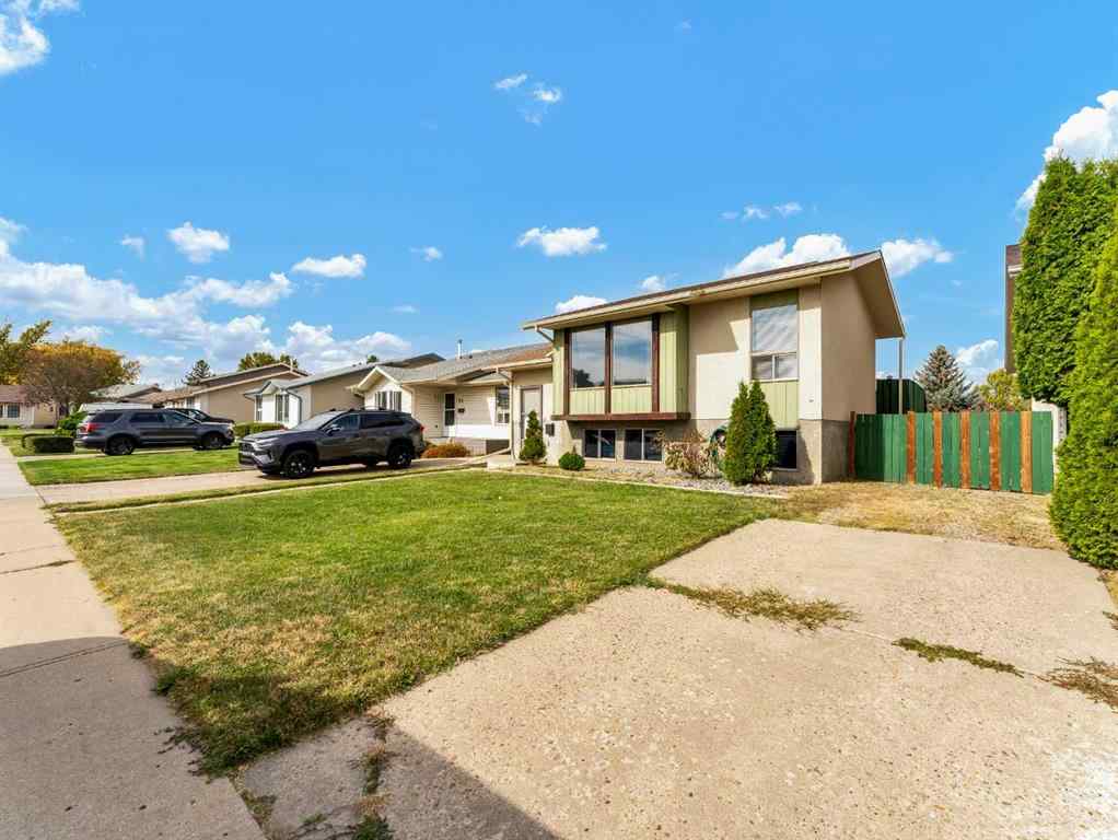MLS® A2265361 - 90 Simpson Crescent SE in SE Southridge Medicine Hat, Residential