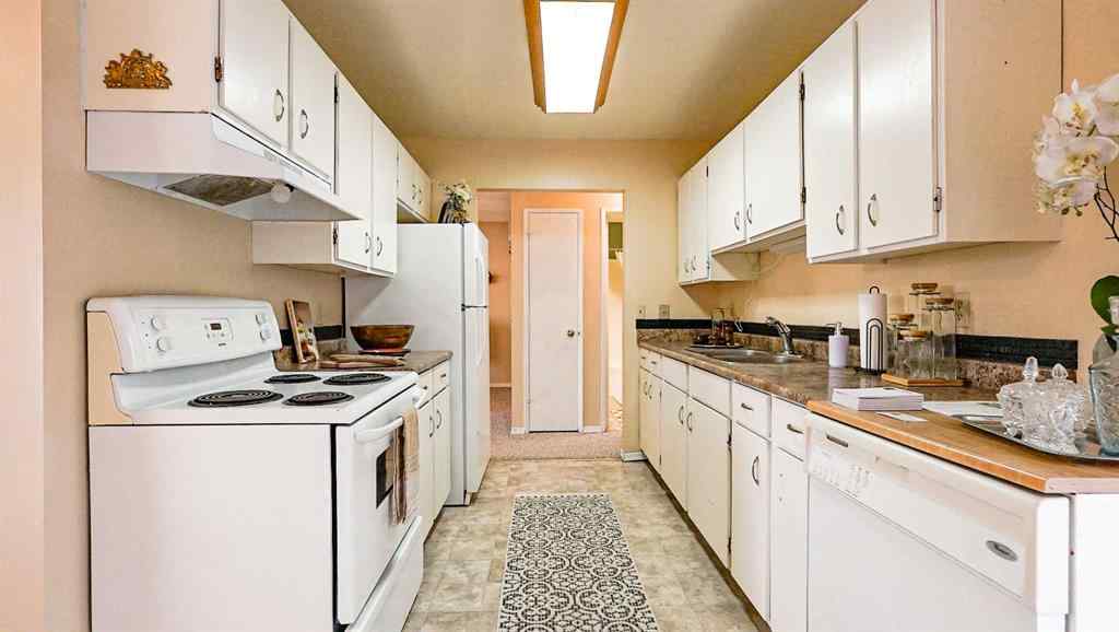 MLS® A2265361 - 90 Simpson Crescent SE in SE Southridge Medicine Hat, Residential