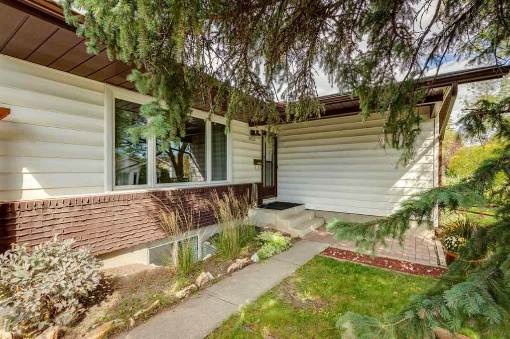 MLS® A2265366 - 5023 Nemiskam Road NW in North Haven Calgary, Residential