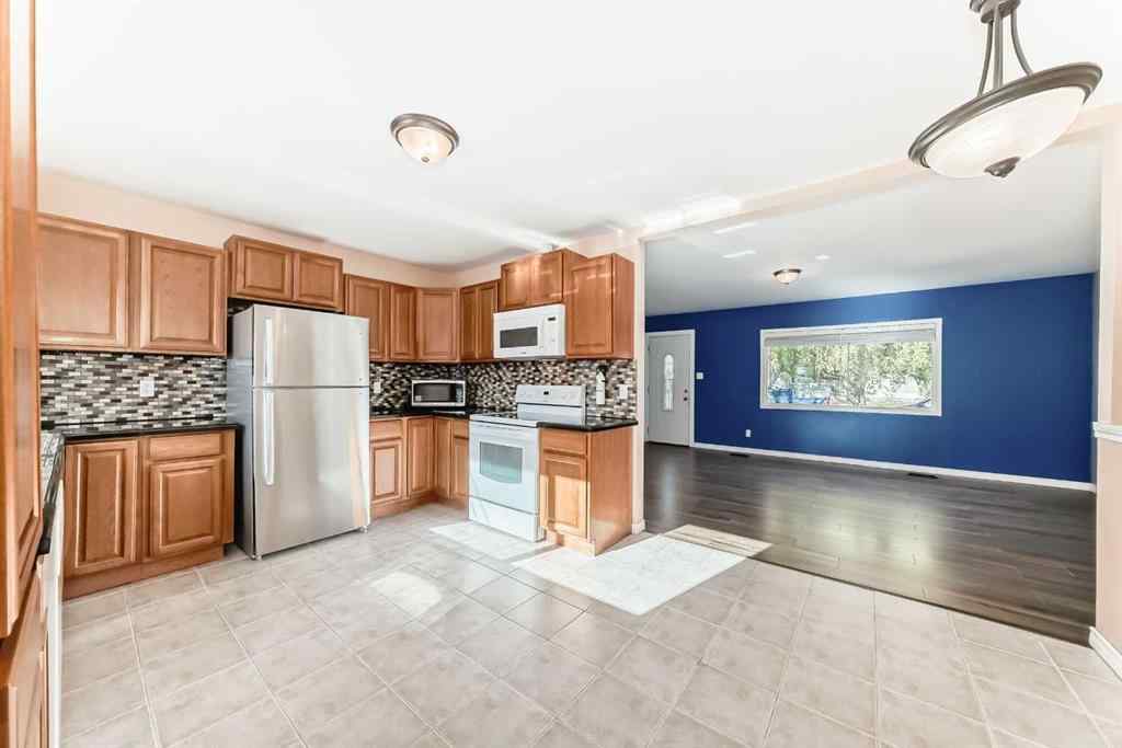 MLS® A2265391 - 1942 Cottonwood Crescent SE in Southview Calgary, Residential