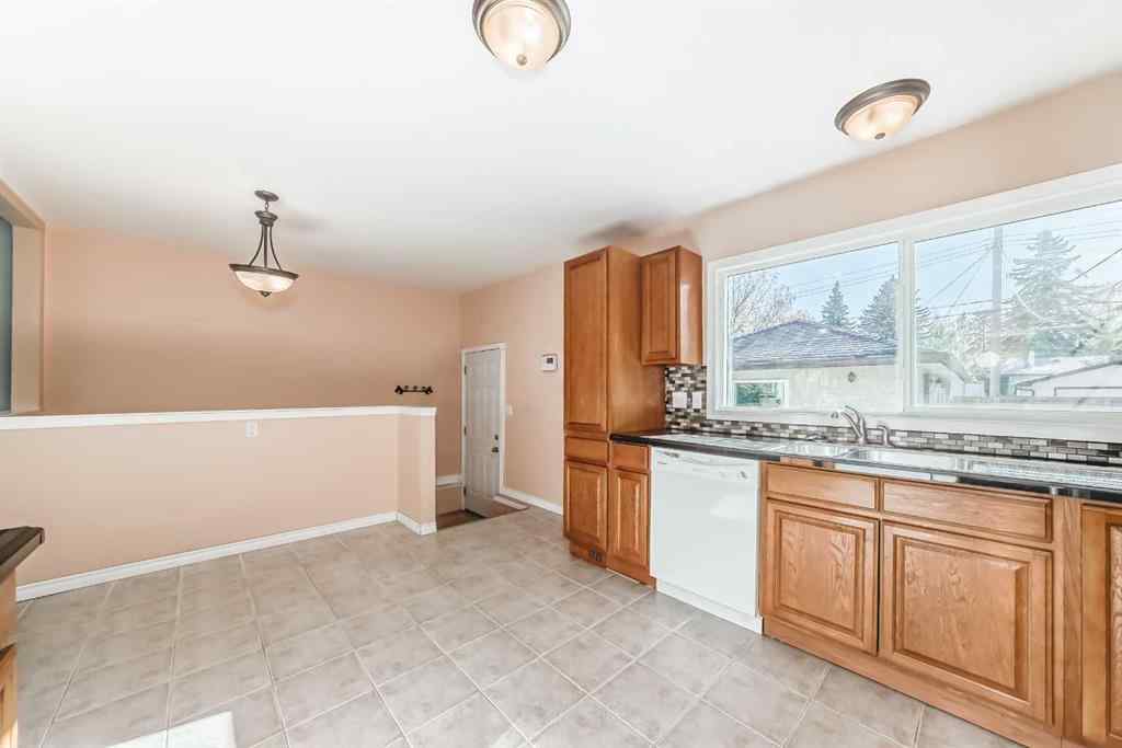 MLS® A2265391 - 1942 Cottonwood Crescent SE in Southview Calgary, Residential