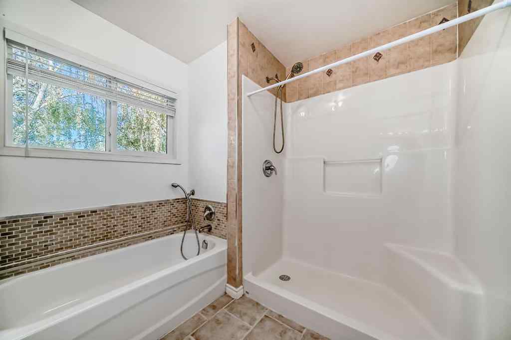 MLS® A2265391 - 1942 Cottonwood Crescent SE in Southview Calgary, Residential