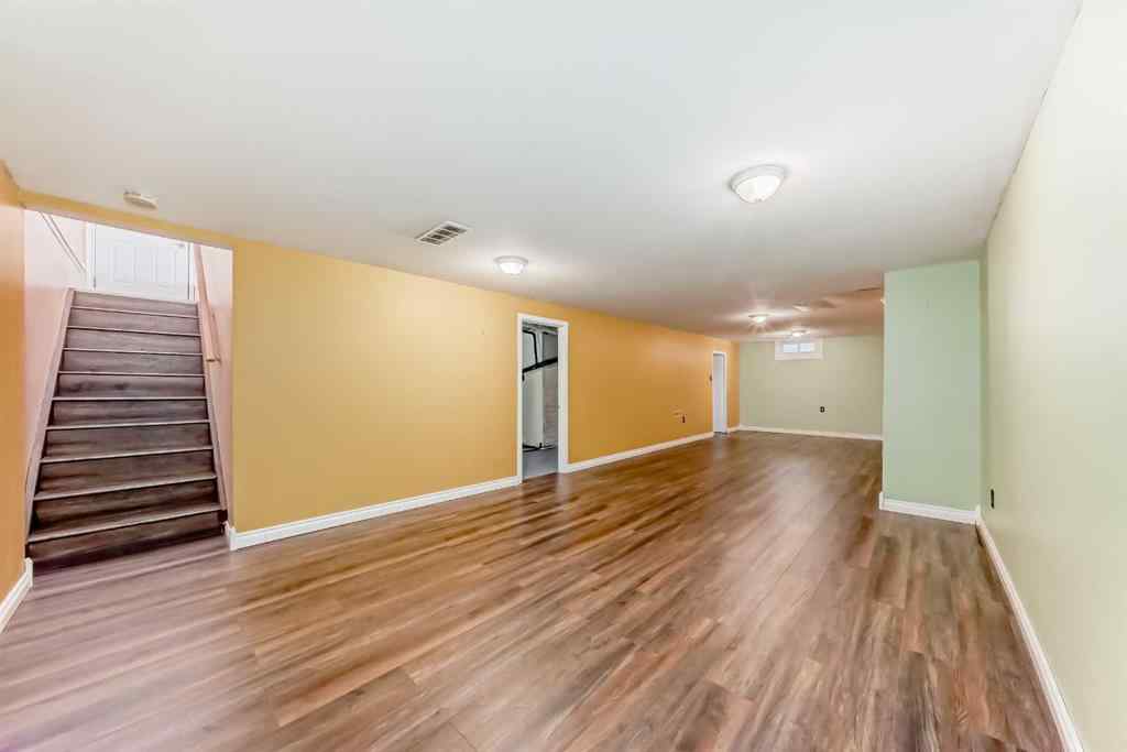 MLS® A2265391 - 1942 Cottonwood Crescent SE in Southview Calgary, Residential