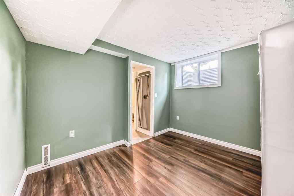 MLS® A2265391 - 1942 Cottonwood Crescent SE in Southview Calgary, Residential