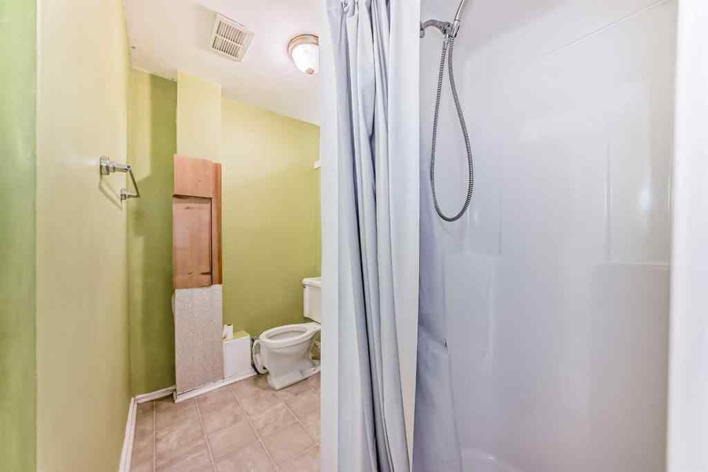 MLS® A2265391 - 1942 Cottonwood Crescent SE in Southview Calgary, Residential