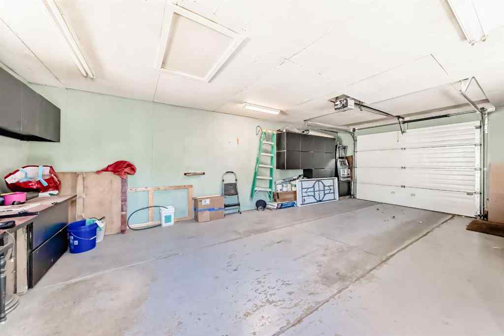 MLS® A2265391 - 1942 Cottonwood Crescent SE in Southview Calgary, Residential