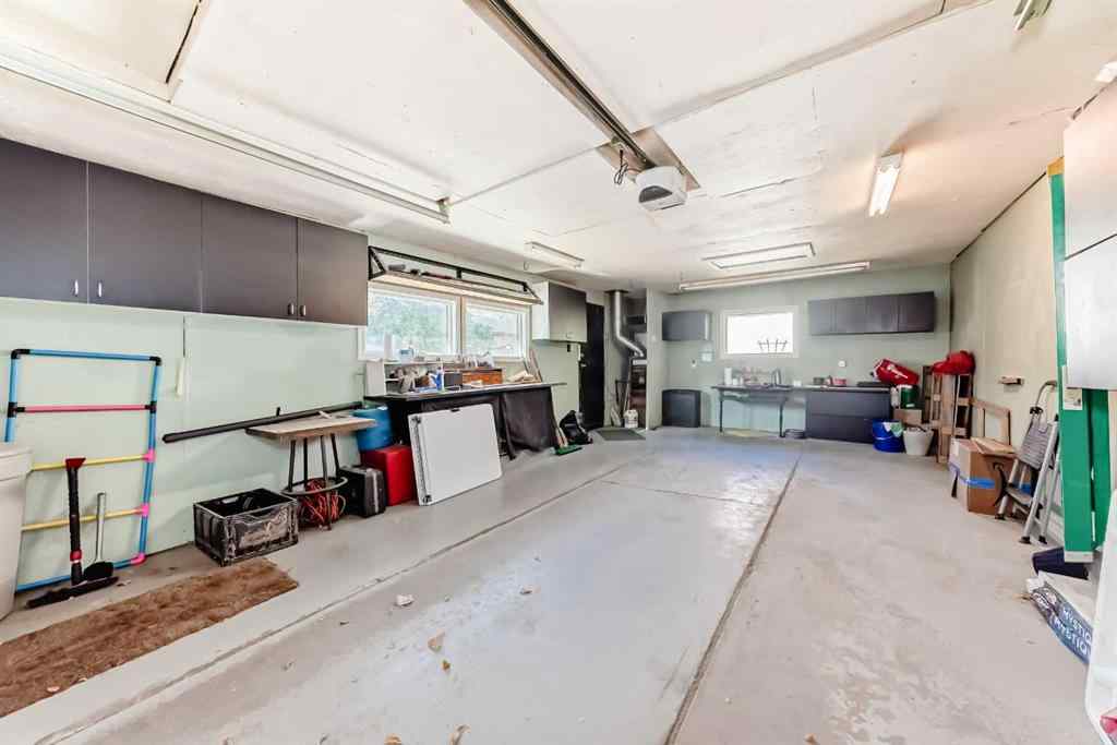 MLS® A2265391 - 1942 Cottonwood Crescent SE in Southview Calgary, Residential