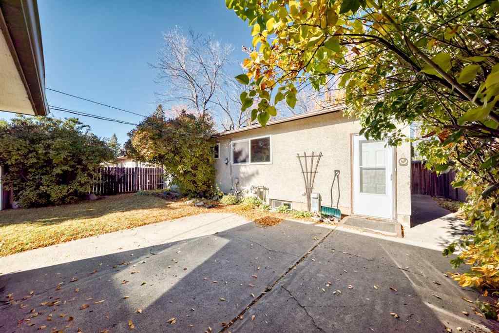 MLS® A2265391 - 1942 Cottonwood Crescent SE in Southview Calgary, Residential