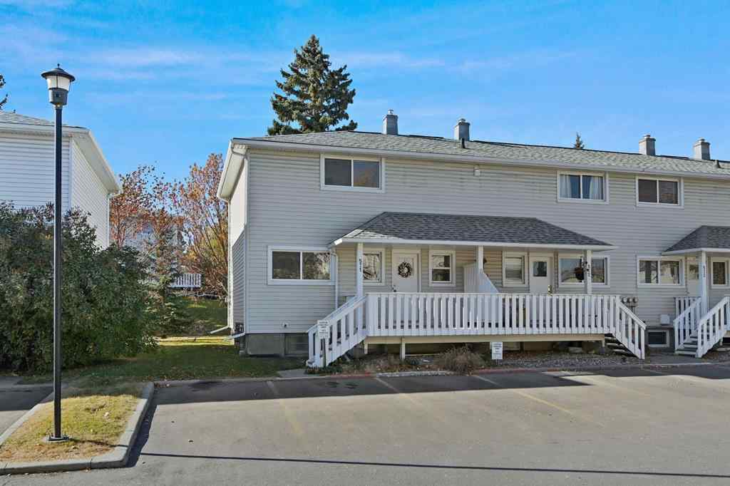 MLS® A2265392 - 571 Killarney Glen Court SW in Killarney/Glengarry Calgary, Residential