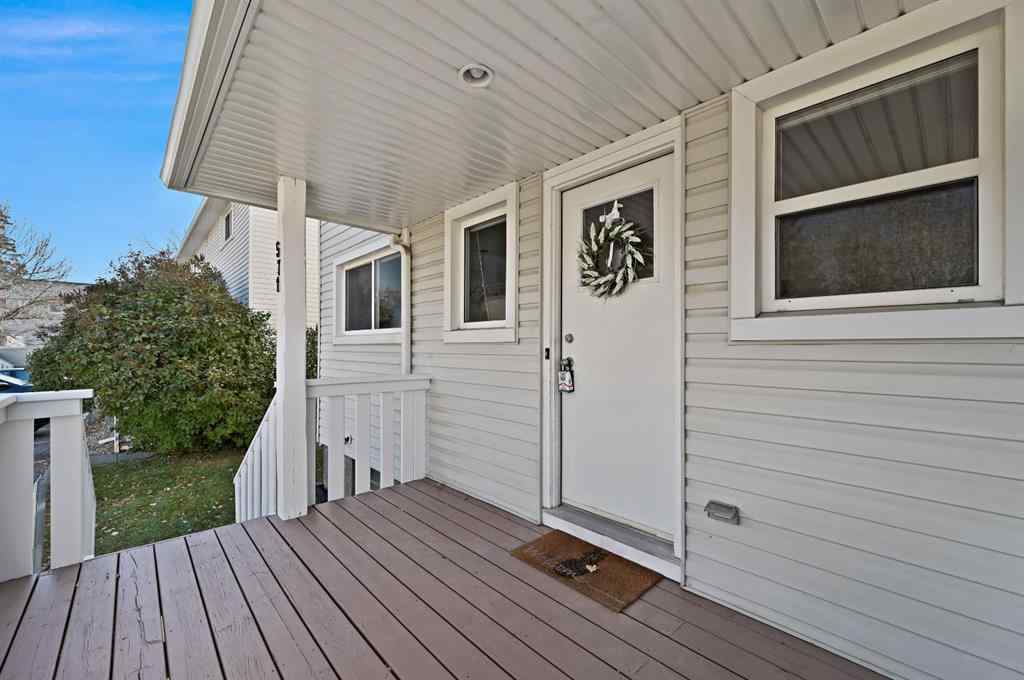 MLS® A2265392 - 571 Killarney Glen Court SW in Killarney/Glengarry Calgary, Residential