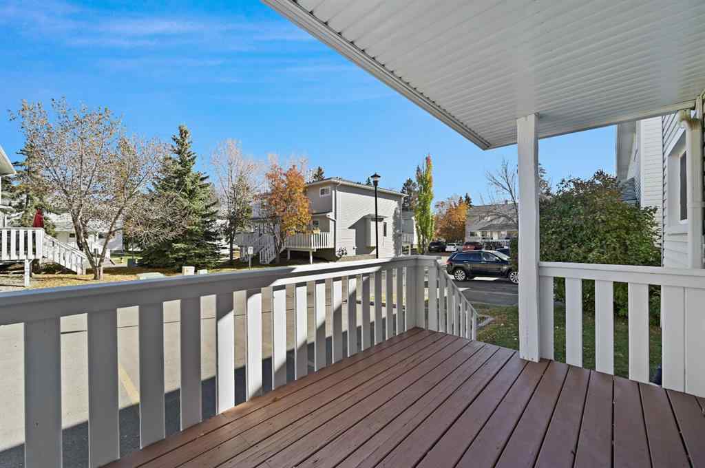 MLS® A2265392 - 571 Killarney Glen Court SW in Killarney/Glengarry Calgary, Residential