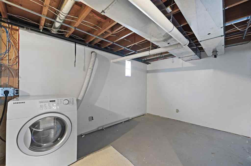 MLS® A2265392 - 571 Killarney Glen Court SW in Killarney/Glengarry Calgary, Residential