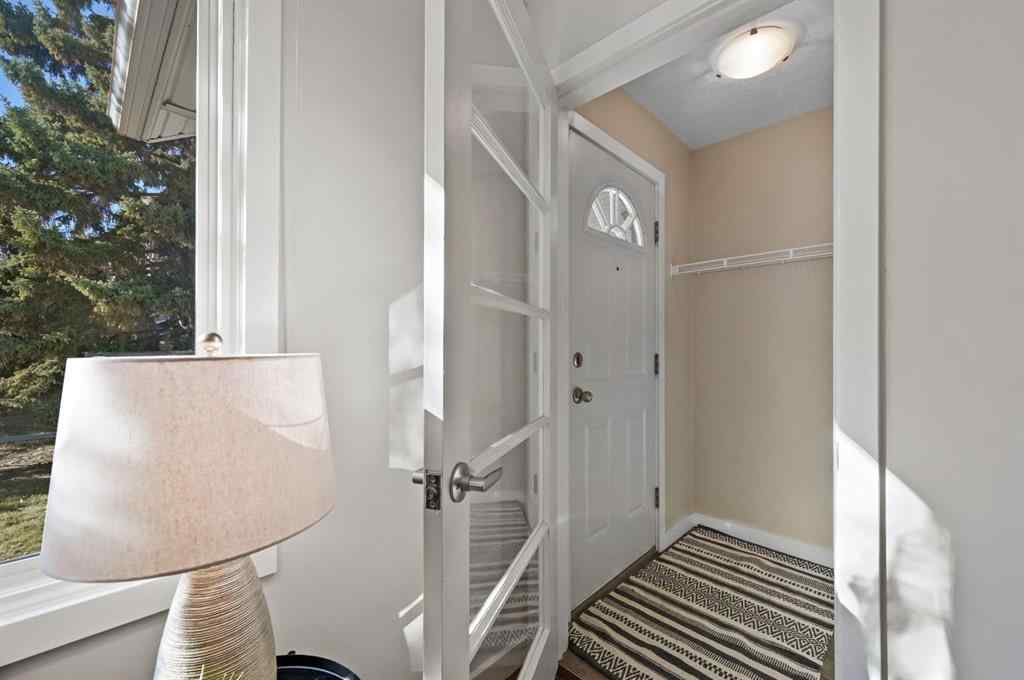 MLS® A2265392 - 571 Killarney Glen Court SW in Killarney/Glengarry Calgary, Residential