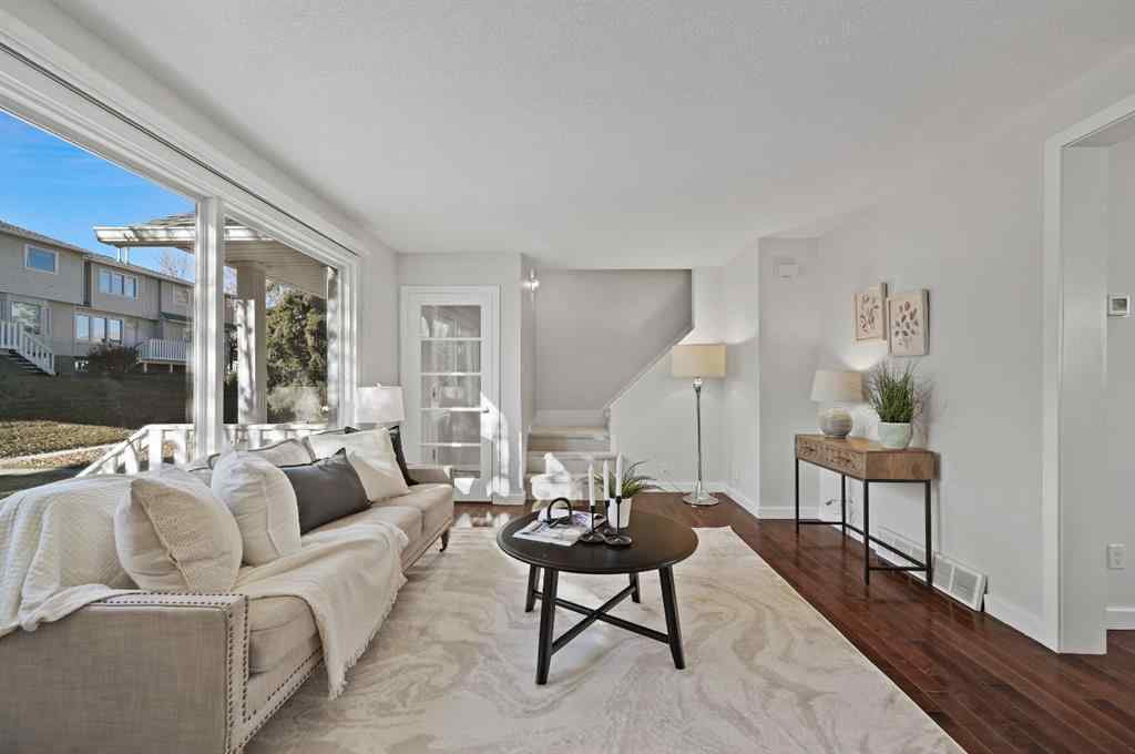 MLS® A2265392 - 571 Killarney Glen Court SW in Killarney/Glengarry Calgary, Residential