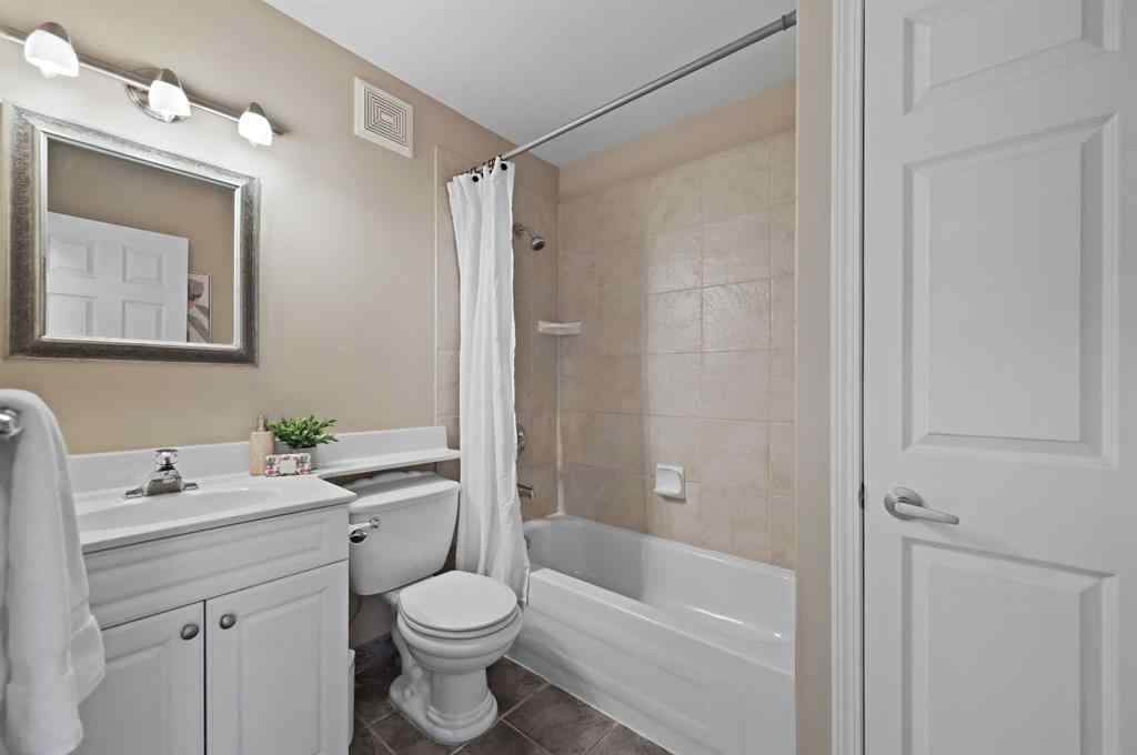 MLS® A2265392 - 571 Killarney Glen Court SW in Killarney/Glengarry Calgary, Residential