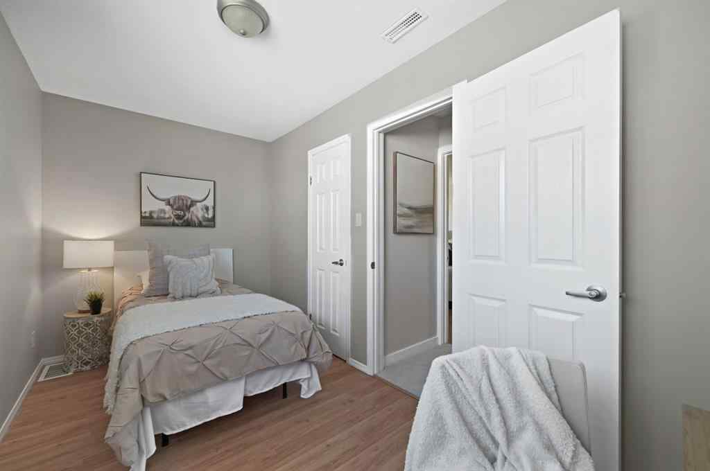 MLS® A2265392 - 571 Killarney Glen Court SW in Killarney/Glengarry Calgary, Residential