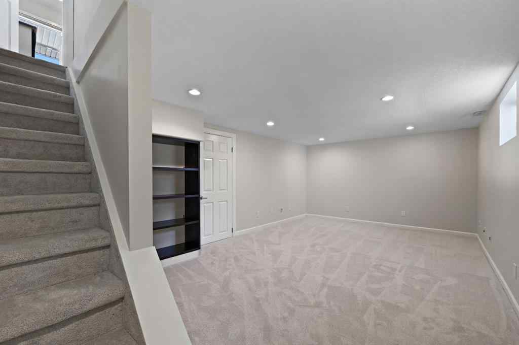 MLS® A2265392 - 571 Killarney Glen Court SW in Killarney/Glengarry Calgary, Residential