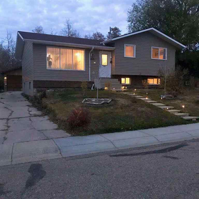 MLS® A2265393 - 5232 38 Street Crescent  in Margodt Innisfail, Residential