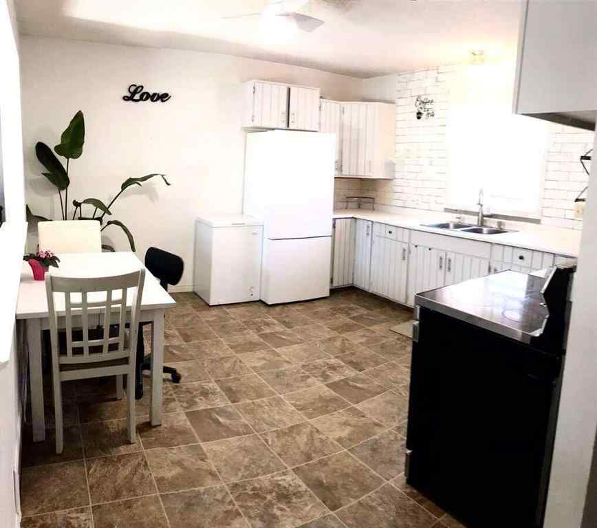 MLS® A2265393 - 5232 38 Street Crescent  in Margodt Innisfail, Residential