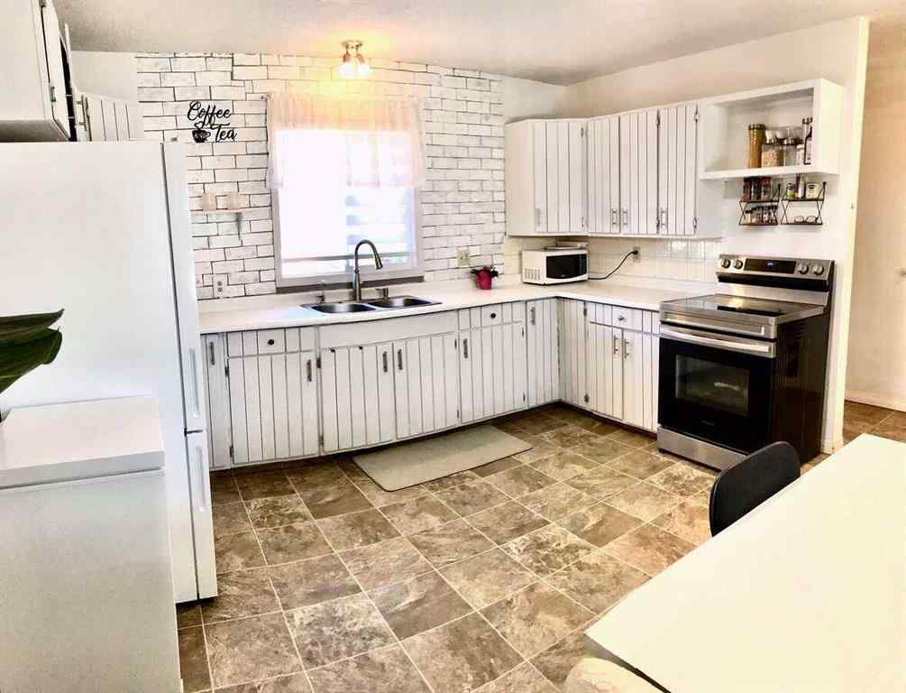 MLS® A2265393 - 5232 38 Street Crescent  in Margodt Innisfail, Residential