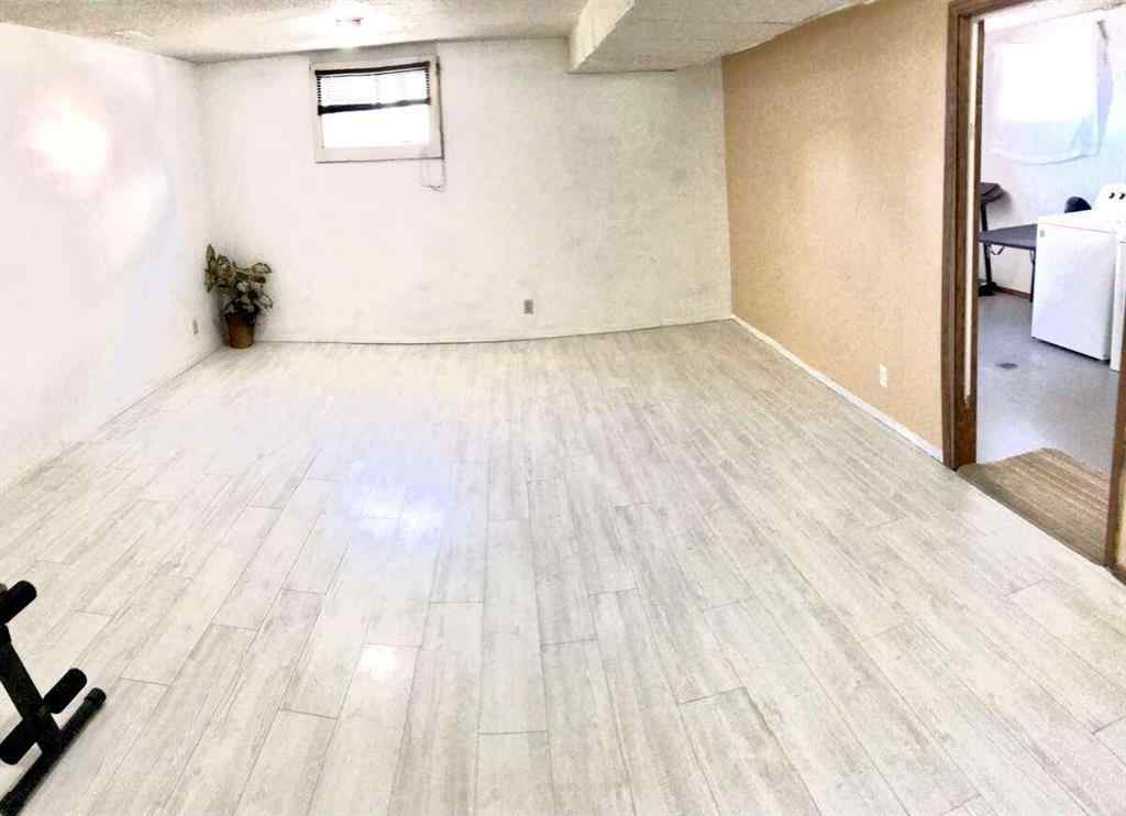 MLS® A2265393 - 5232 38 Street Crescent  in Margodt Innisfail, Residential