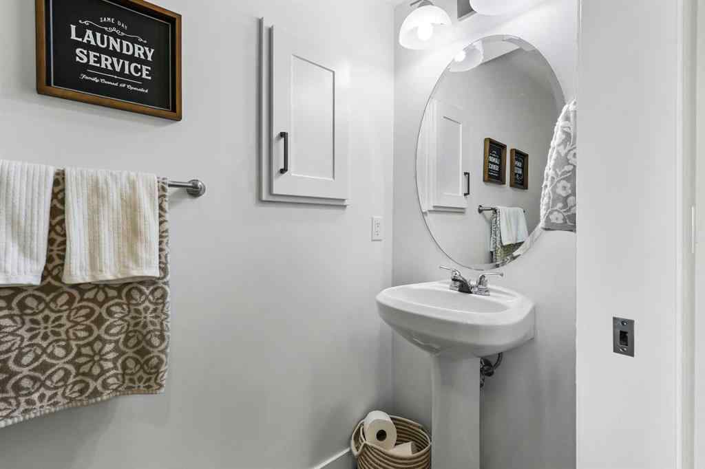 MLS® A2265403 - 100 Hillcrest Boulevard  in Hillview Estates Strathmore, Residential