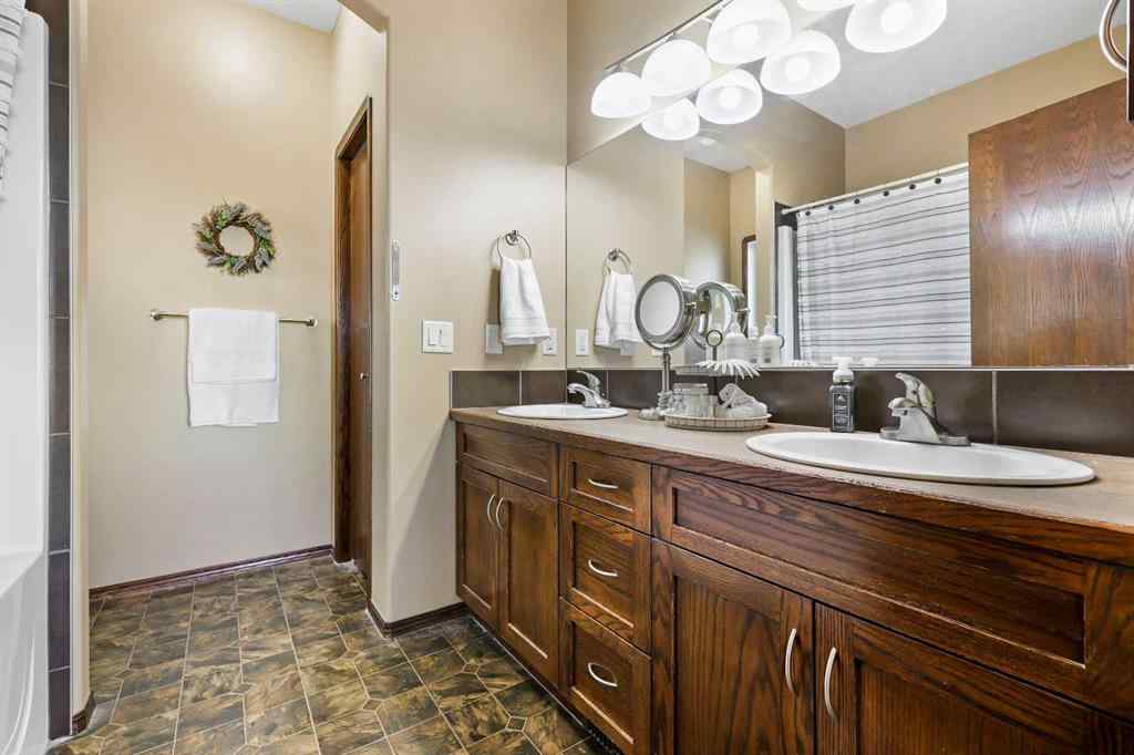 MLS® A2265403 - 100 Hillcrest Boulevard  in Hillview Estates Strathmore, Residential