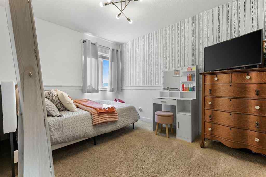 MLS® A2265403 - 100 Hillcrest Boulevard  in Hillview Estates Strathmore, Residential