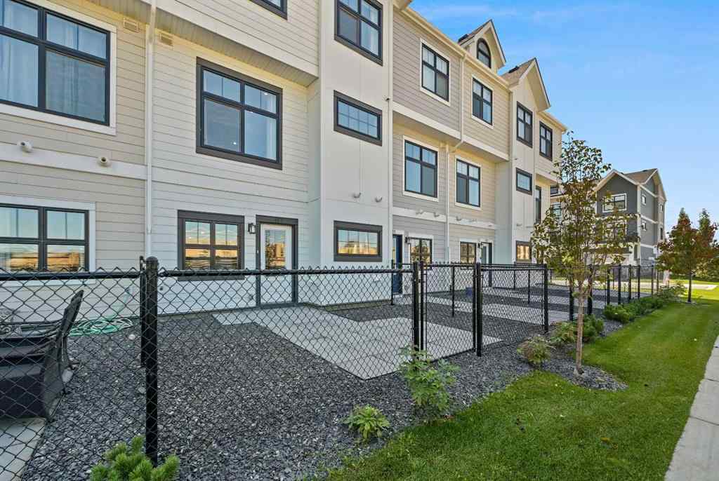 MLS® A2265410 - 157 Les Jardins Park SE in Douglasdale/Glen Calgary, Residential