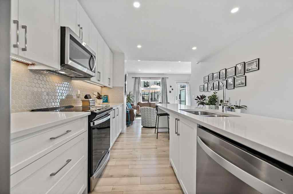 MLS® A2265410 - 157 Les Jardins Park SE in Douglasdale/Glen Calgary, Residential