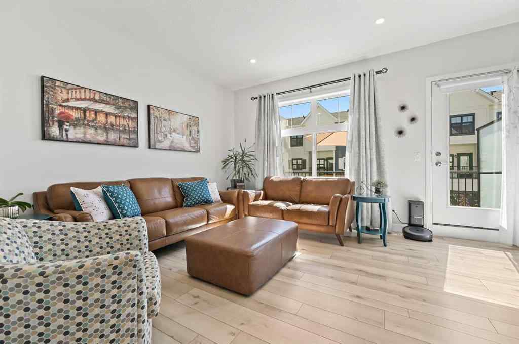 MLS® A2265410 - 157 Les Jardins Park SE in Douglasdale/Glen Calgary, Residential