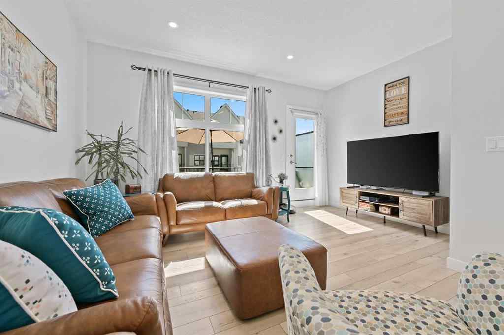 MLS® A2265410 - 157 Les Jardins Park SE in Douglasdale/Glen Calgary, Residential