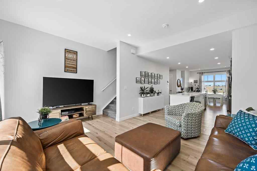 MLS® A2265410 - 157 Les Jardins Park SE in Douglasdale/Glen Calgary, Residential