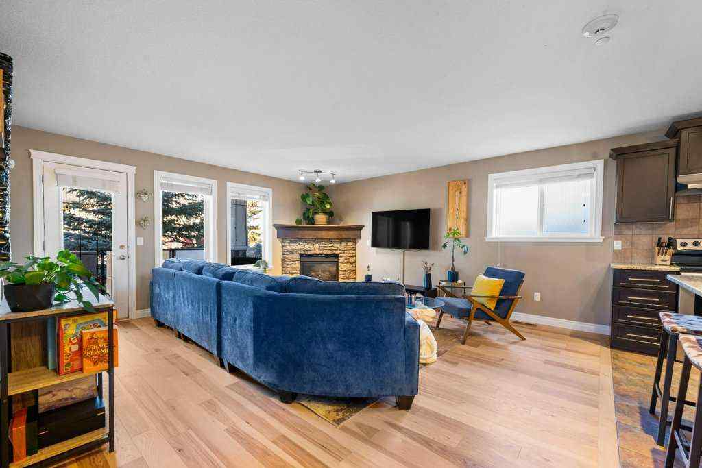 MLS® A2265427 - Unit #201 1920 26 Street SW in Killarney/Glengarry Calgary, Residential