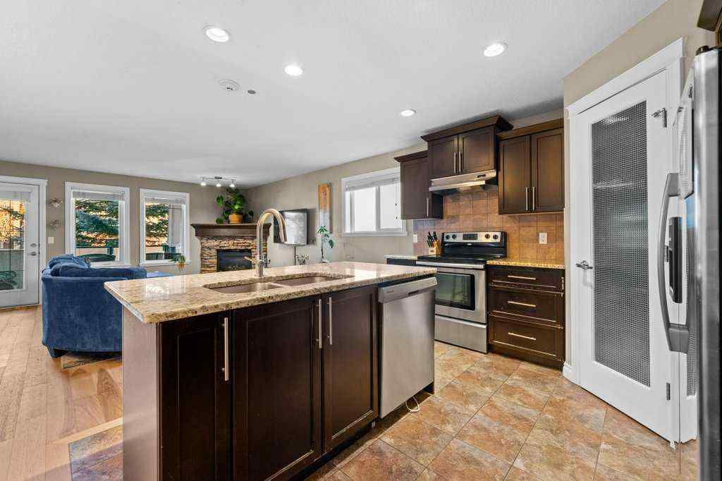 MLS® A2265427 - Unit #201 1920 26 Street SW in Killarney/Glengarry Calgary, Residential