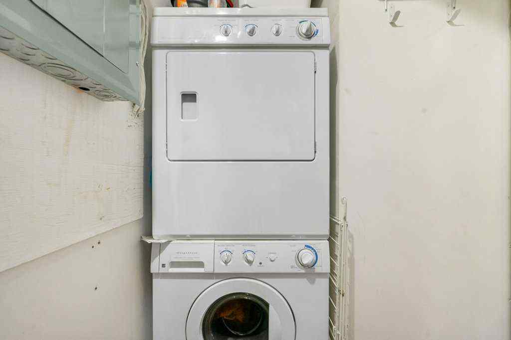 MLS® A2265427 - Unit #201 1920 26 Street SW in Killarney/Glengarry Calgary, Residential