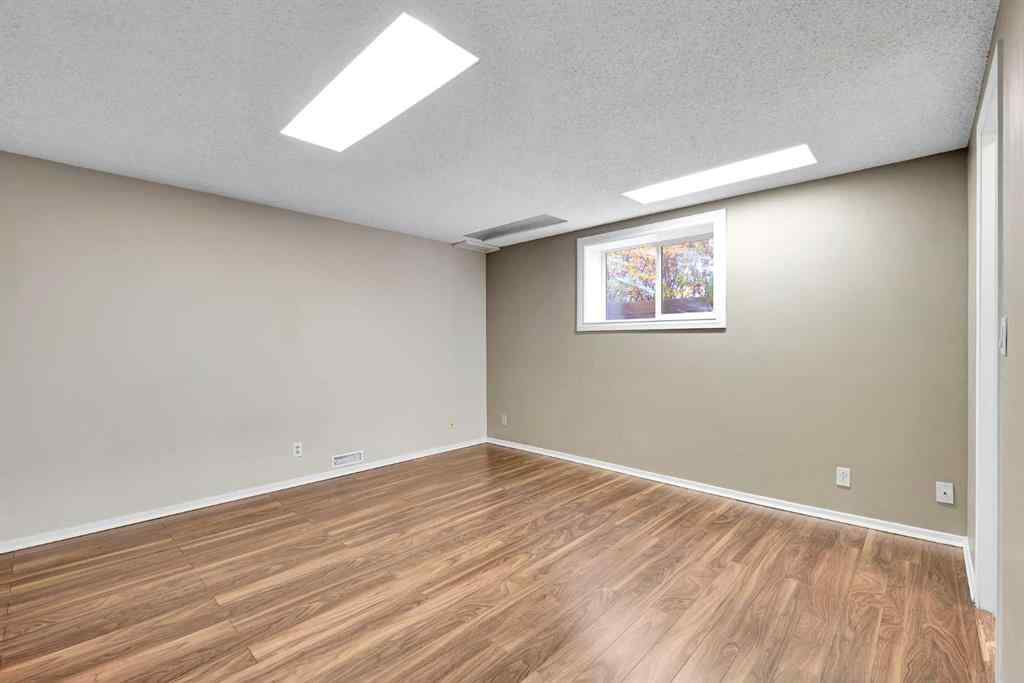 MLS® A2265438 - 47 Edgedale Road NW in Edgemont Calgary, Residential