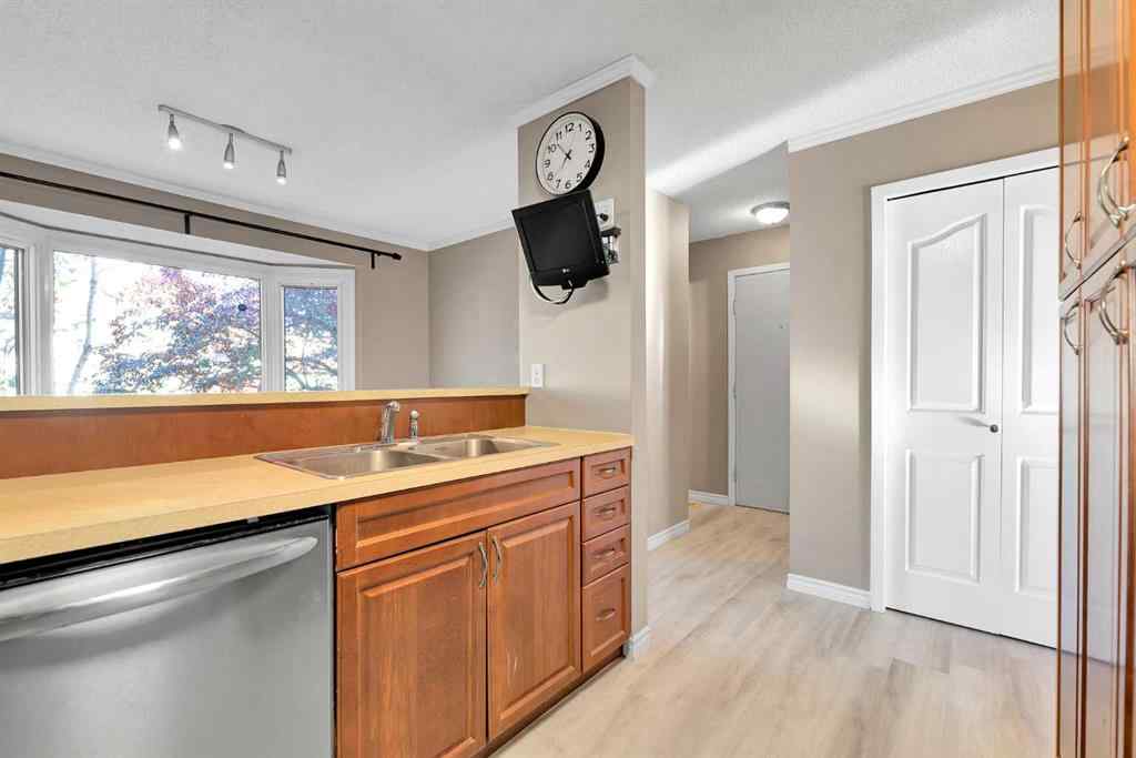 MLS® A2265438 - 47 Edgedale Road NW in Edgemont Calgary, Residential