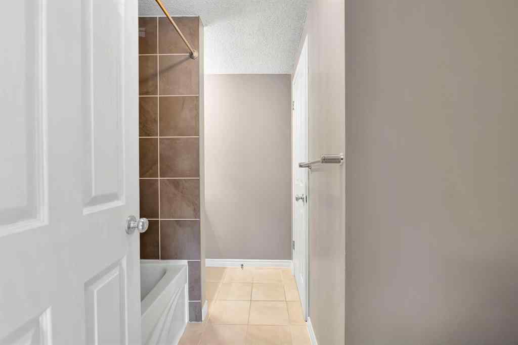 MLS® A2265438 - 47 Edgedale Road NW in Edgemont Calgary, Residential