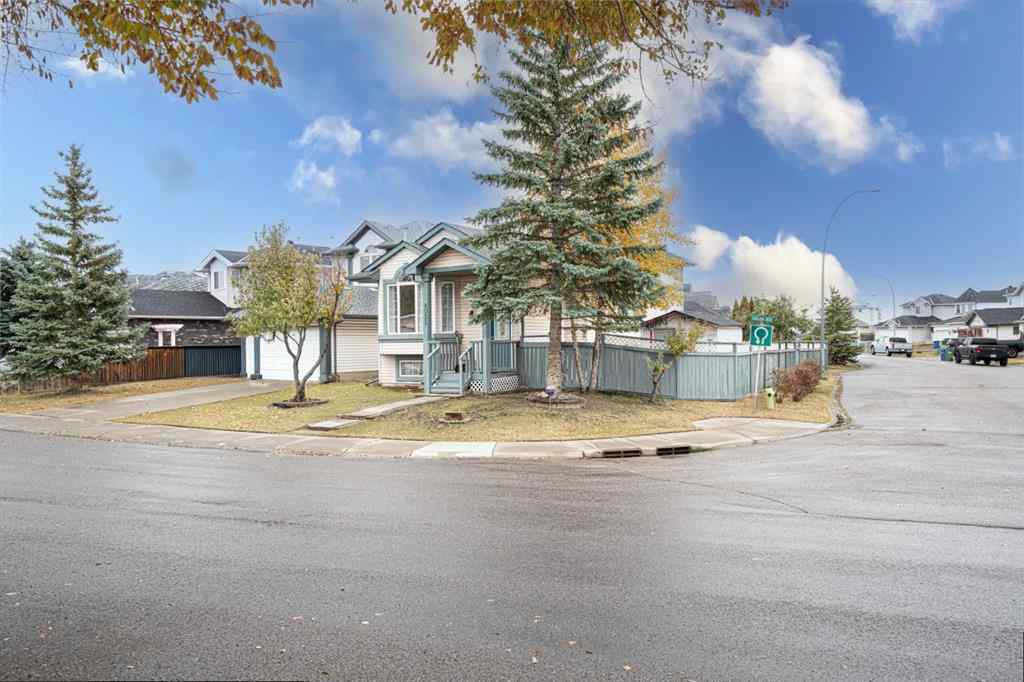 MLS® A2265443 - 8051 Laguna Way NE in Monterey Park Calgary, Residential