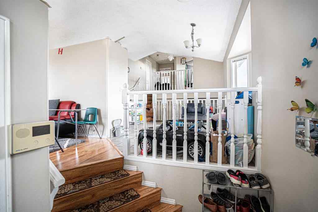 MLS® A2265443 - 8051 Laguna Way NE in Monterey Park Calgary, Residential