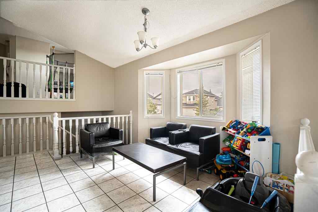 MLS® A2265443 - 8051 Laguna Way NE in Monterey Park Calgary, Residential