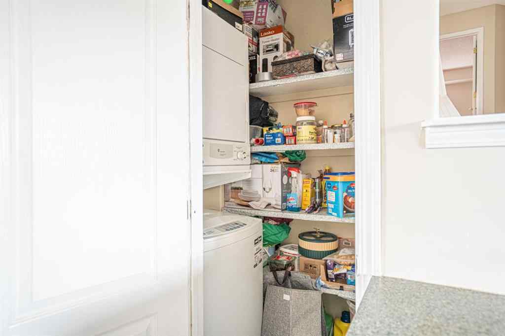 MLS® A2265443 - 8051 Laguna Way NE in Monterey Park Calgary, Residential